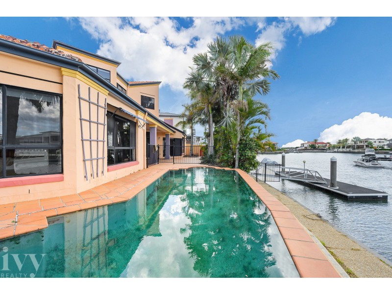 5 The Peninsula, Sovereign Islands QLD 4216