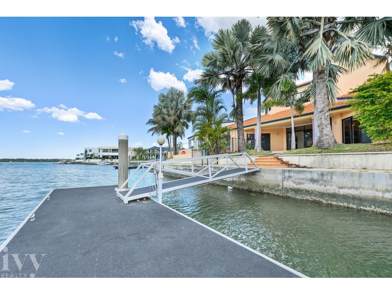 5 The Peninsula, Sovereign Islands QLD 4216
