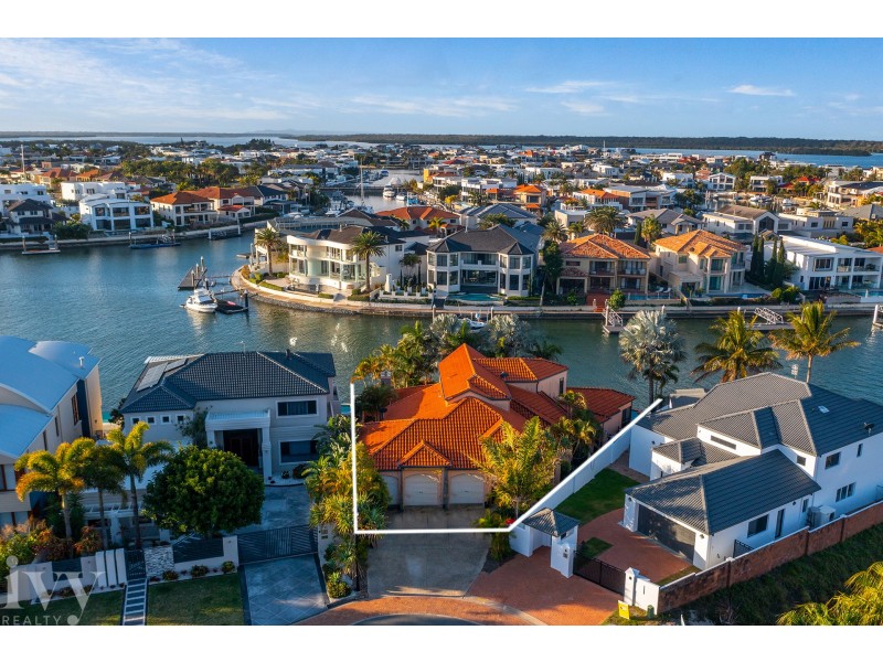 5 The Peninsula, Sovereign Islands QLD 4216