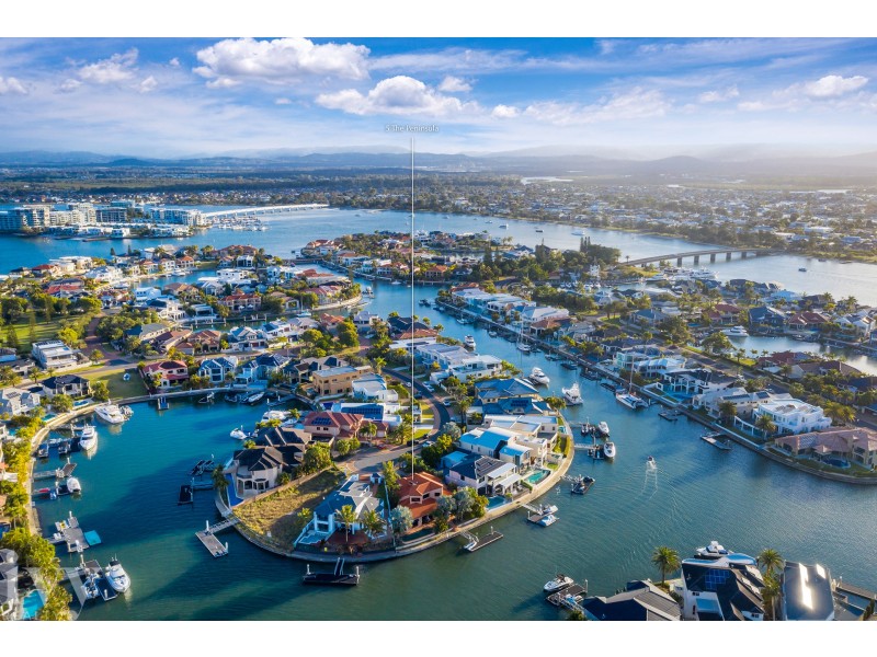 5 The Peninsula, Sovereign Islands QLD 4216