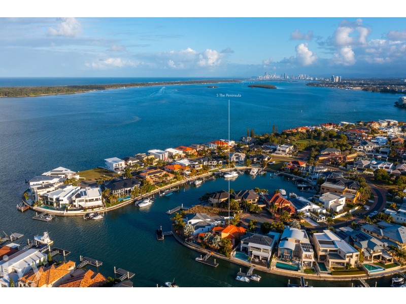 5 The Peninsula, Sovereign Islands QLD 4216