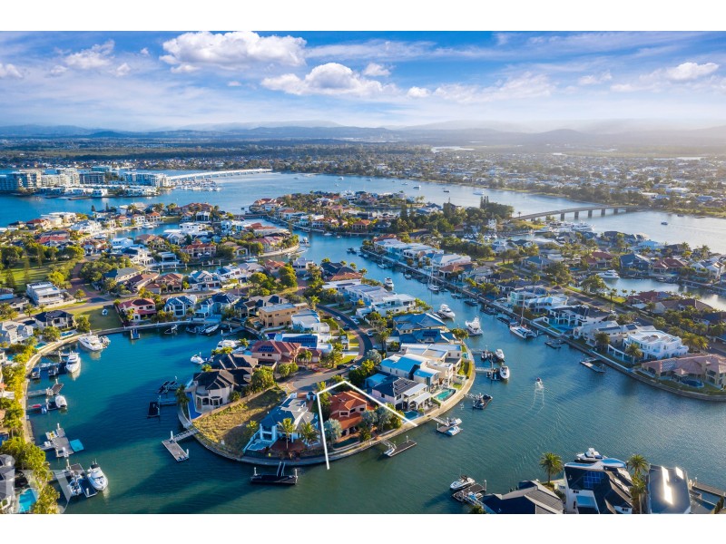 5 The Peninsula, Sovereign Islands QLD 4216