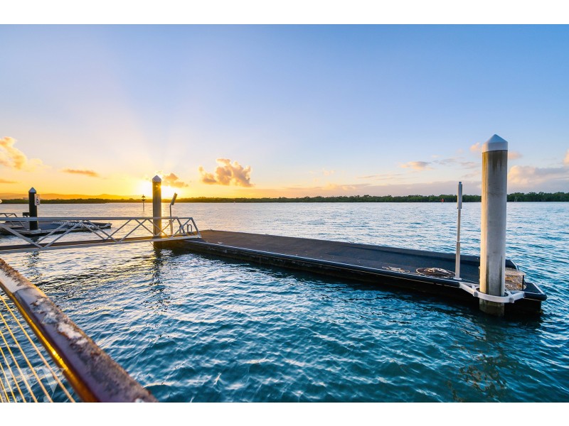43 Knightsbridge Parade West, Sovereign Islands QLD 4216