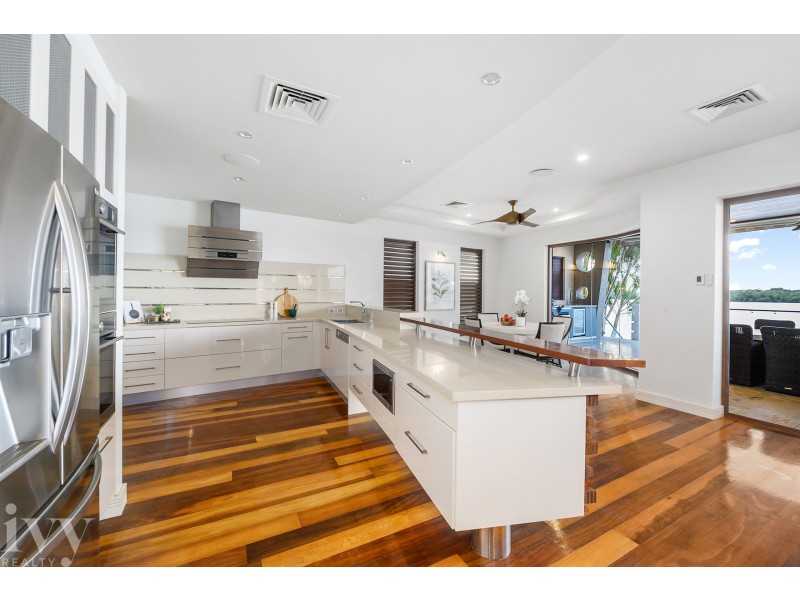 43 Knightsbridge Parade West, Sovereign Islands QLD 4216