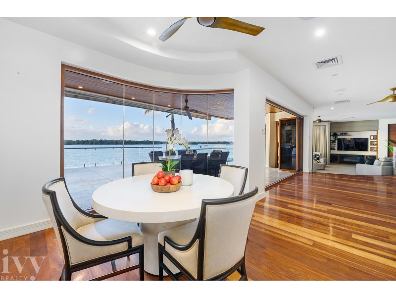 43 Knightsbridge Parade West, Sovereign Islands QLD 4216