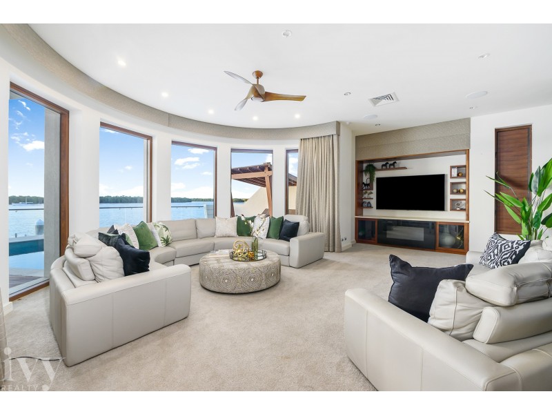 43 Knightsbridge Parade West, Sovereign Islands QLD 4216