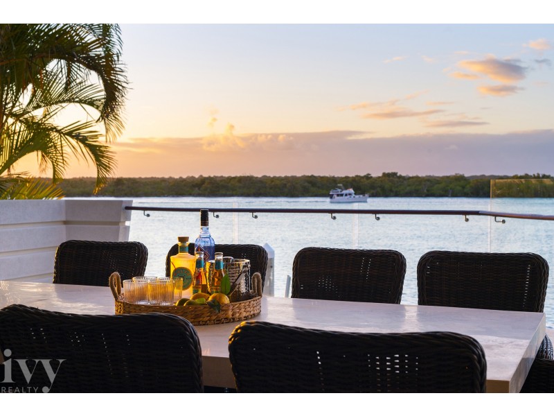 43 Knightsbridge Parade West, Sovereign Islands QLD 4216