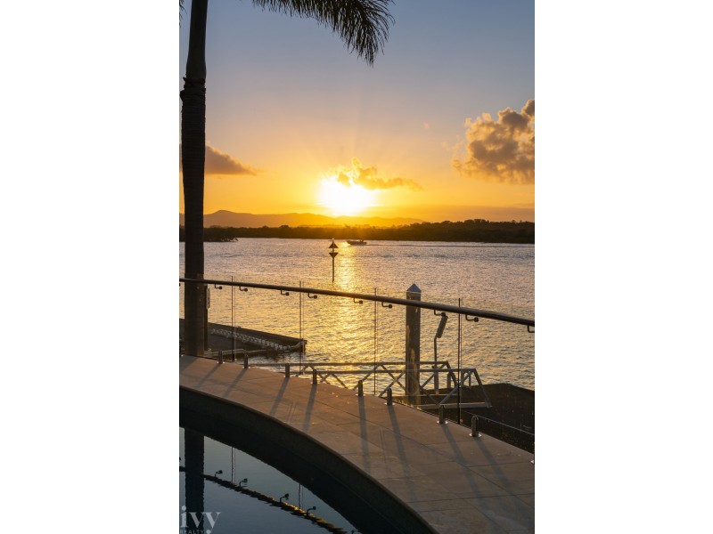 43 Knightsbridge Parade West, Sovereign Islands QLD 4216