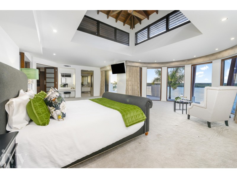 43 Knightsbridge Parade West, Sovereign Islands QLD 4216