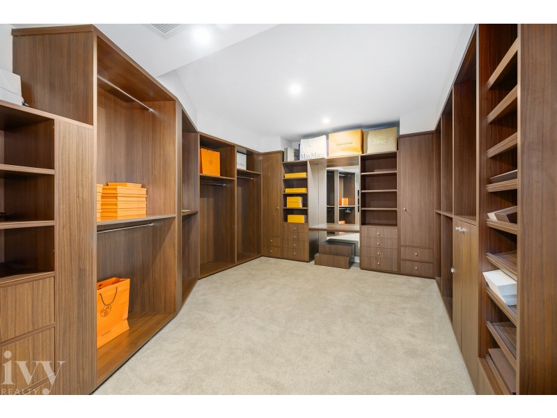 43 Knightsbridge Parade West, Sovereign Islands QLD 4216