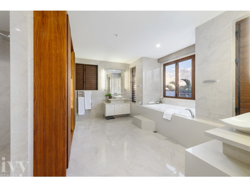 43 Knightsbridge Parade West, Sovereign Islands QLD 4216