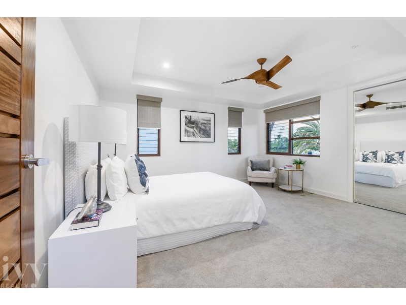 43 Knightsbridge Parade West, Sovereign Islands QLD 4216