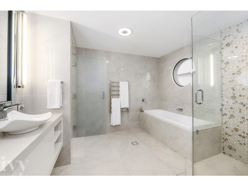 43 Knightsbridge Parade West, Sovereign Islands QLD 4216