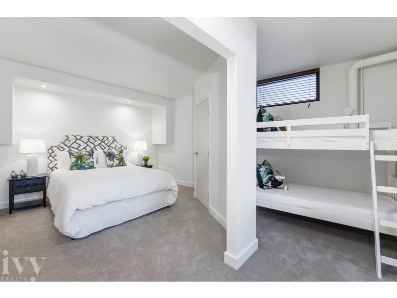 43 Knightsbridge Parade West, Sovereign Islands QLD 4216