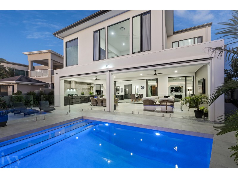 68 The Sovereign Mile, Sovereign Islands QLD 4216