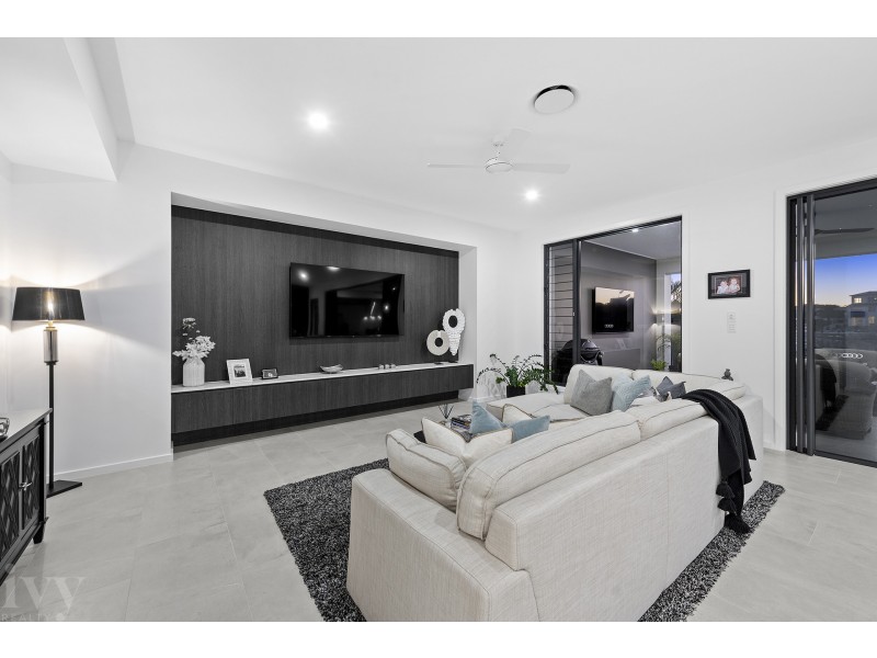 68 The Sovereign Mile, Sovereign Islands QLD 4216