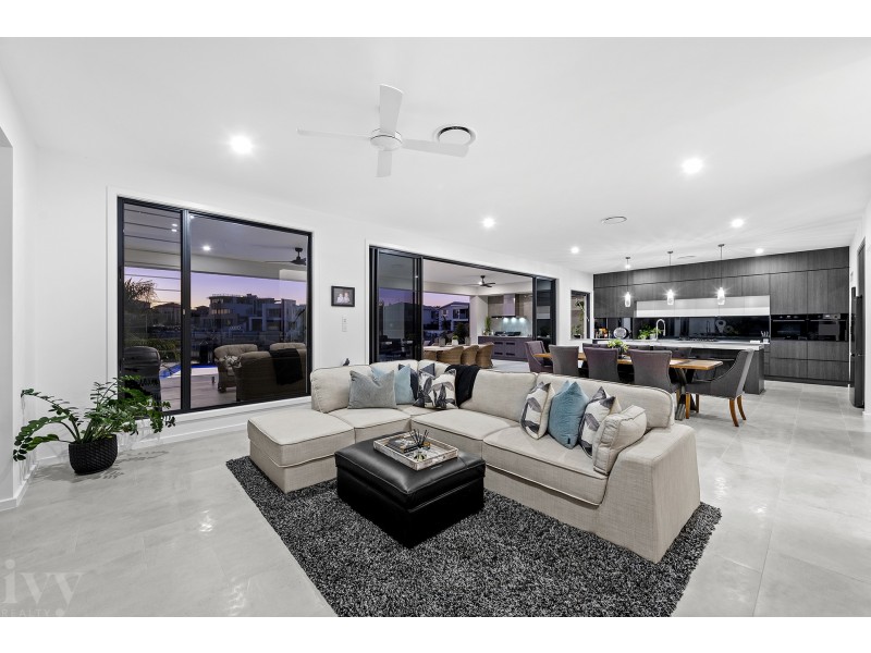 68 The Sovereign Mile, Sovereign Islands QLD 4216