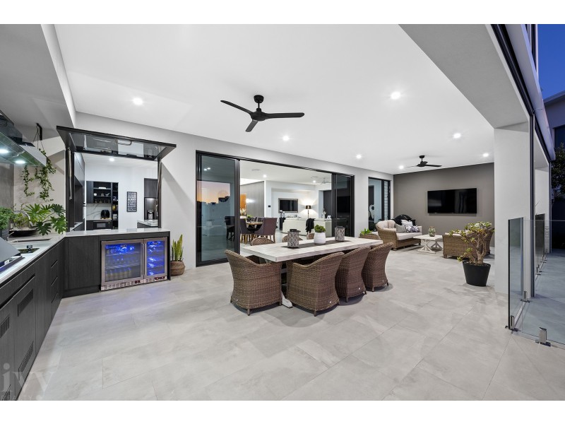 68 The Sovereign Mile, Sovereign Islands QLD 4216