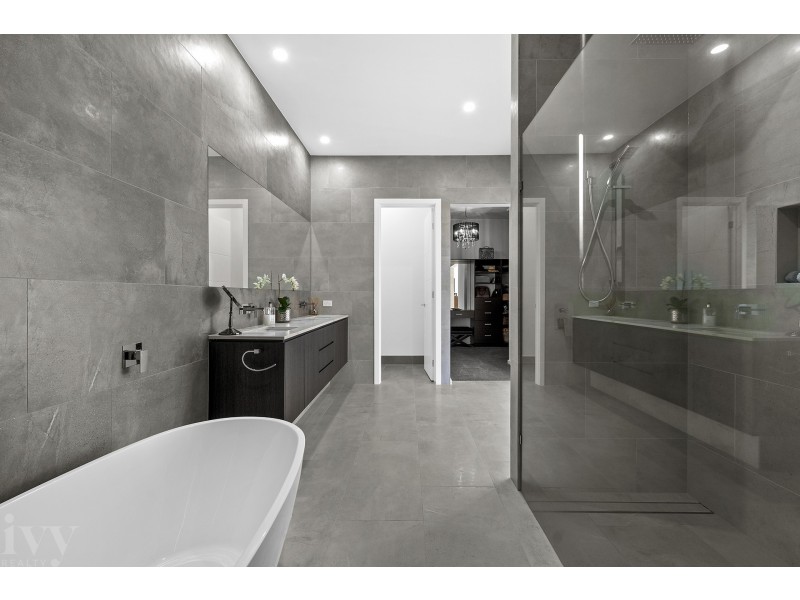 68 The Sovereign Mile, Sovereign Islands QLD 4216