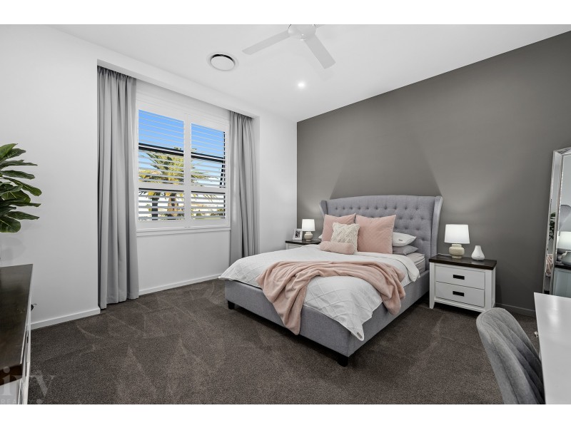 68 The Sovereign Mile, Sovereign Islands QLD 4216