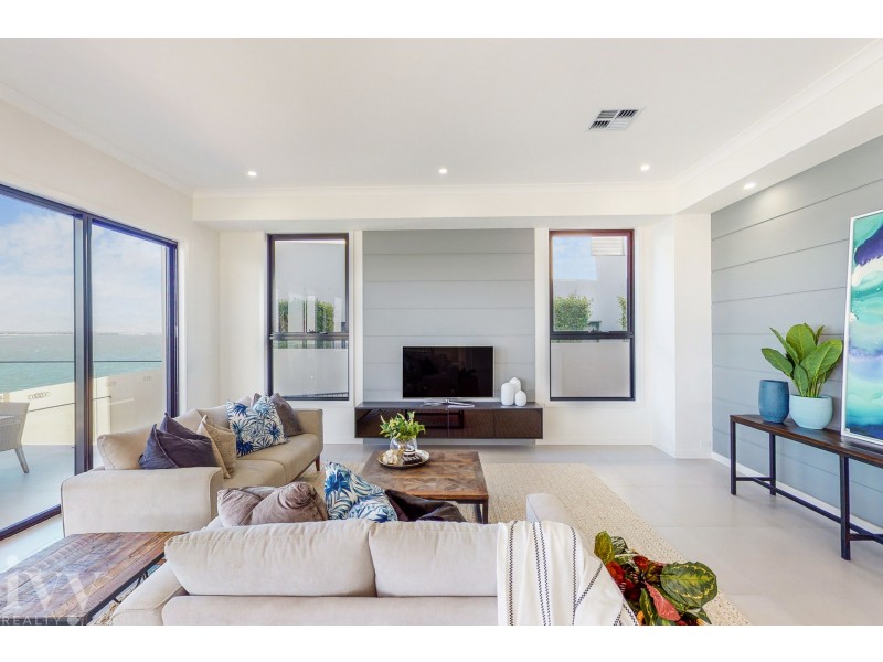 65 The Peninsula, Sovereign Islands QLD 4216