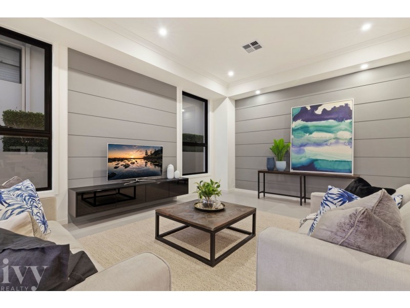 65 The Peninsula, Sovereign Islands QLD 4216