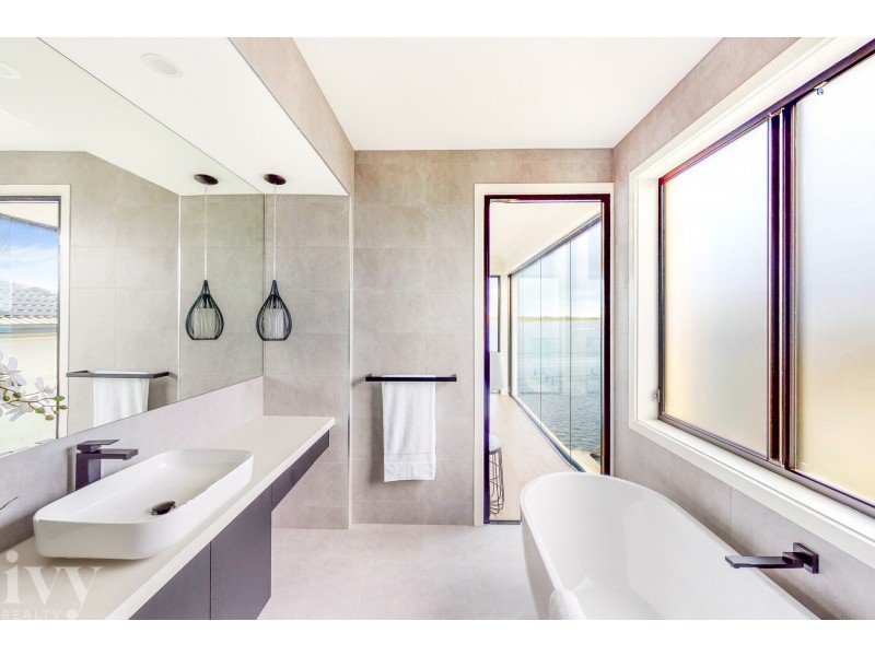 65 The Peninsula, Sovereign Islands QLD 4216