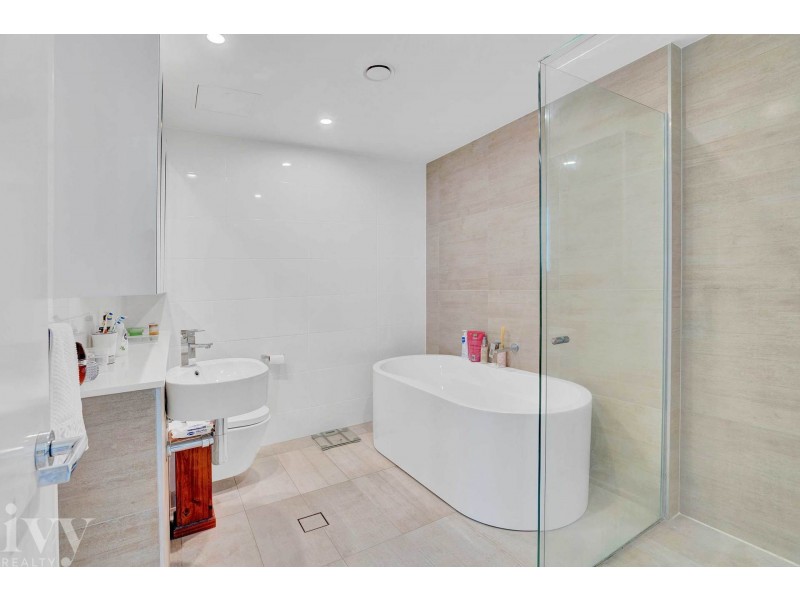 1604/2 Como Crescent, Southport QLD 4215