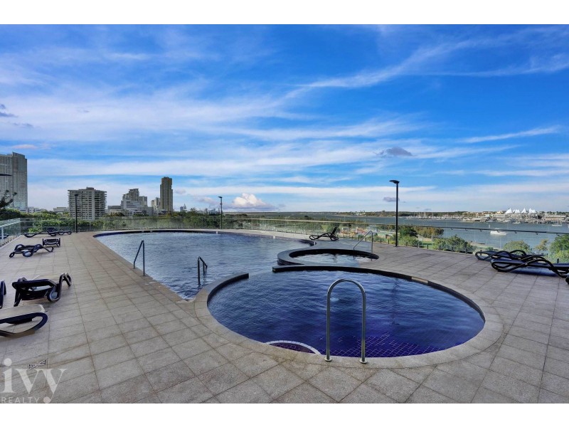 1604/2 Como Crescent, Southport QLD 4215