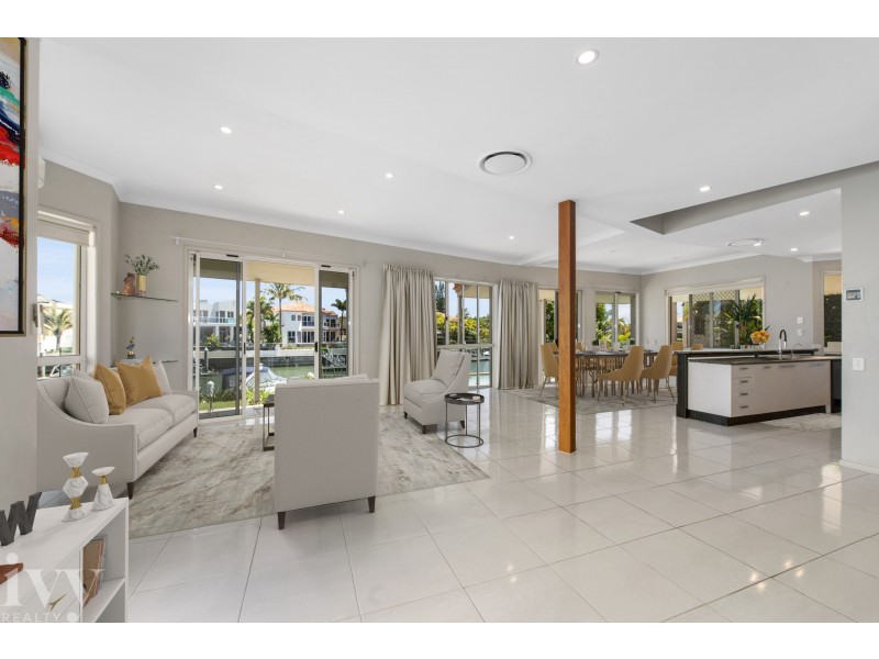 21 Queen Guineveres Place, Sovereign Islands QLD 4216