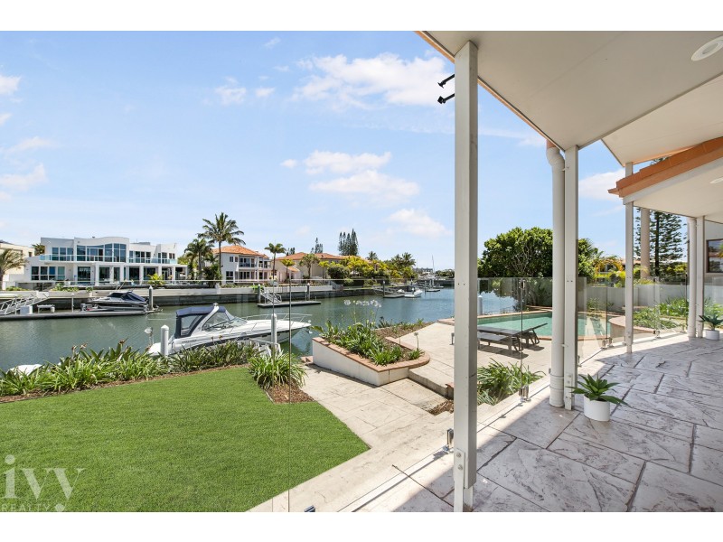 21 Queen Guineveres Place, Sovereign Islands QLD 4216