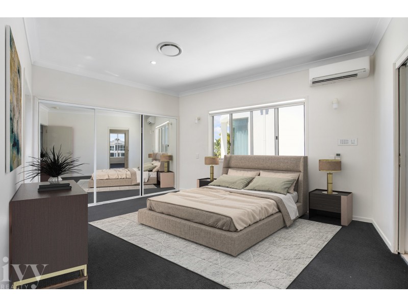 21 Queen Guineveres Place, Sovereign Islands QLD 4216