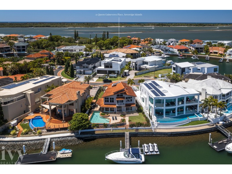 21 Queen Guineveres Place, Sovereign Islands QLD 4216