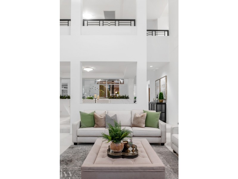 16 Brittanic Crescent, Sovereign Islands QLD 4216