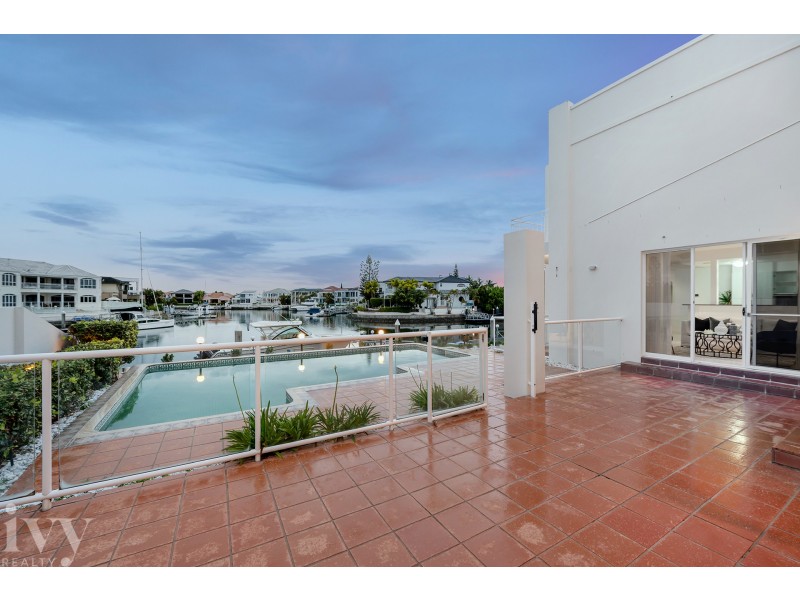 16 Brittanic Crescent, Sovereign Islands QLD 4216