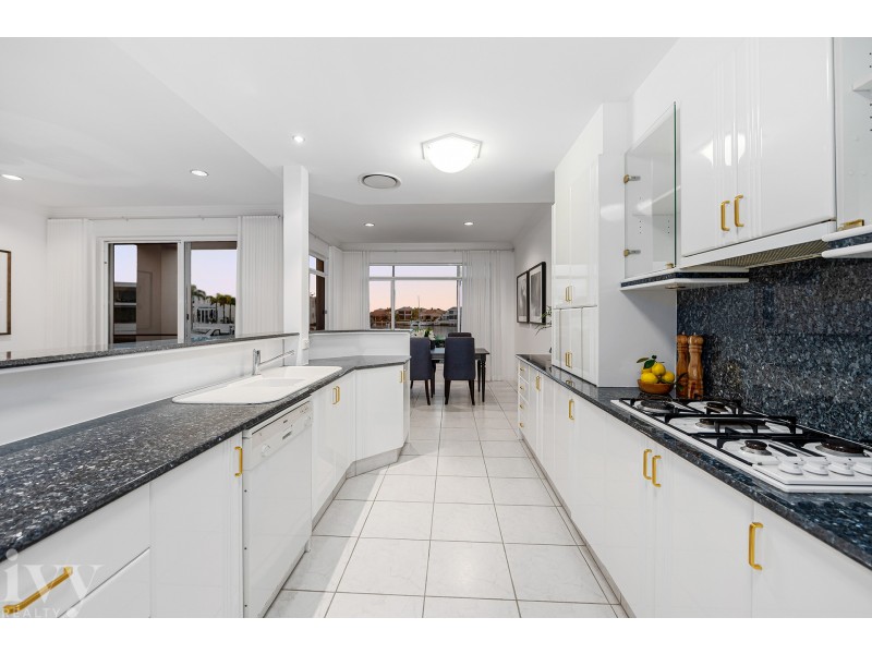 16 Brittanic Crescent, Sovereign Islands QLD 4216