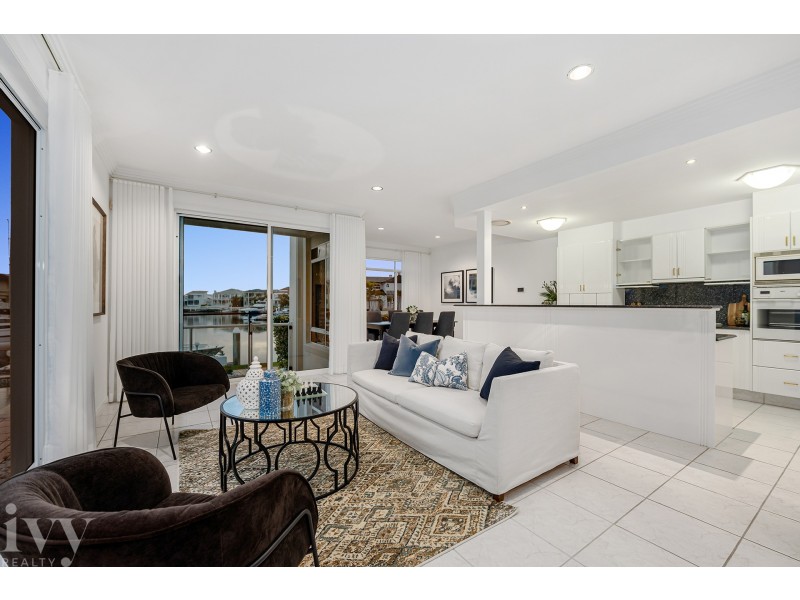 16 Brittanic Crescent, Sovereign Islands QLD 4216