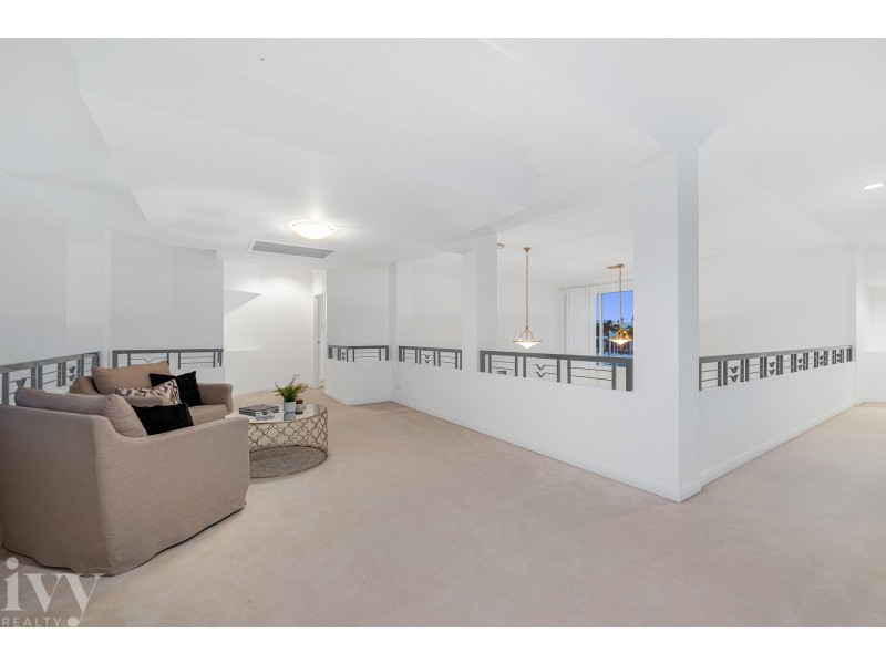 16 Brittanic Crescent, Sovereign Islands QLD 4216