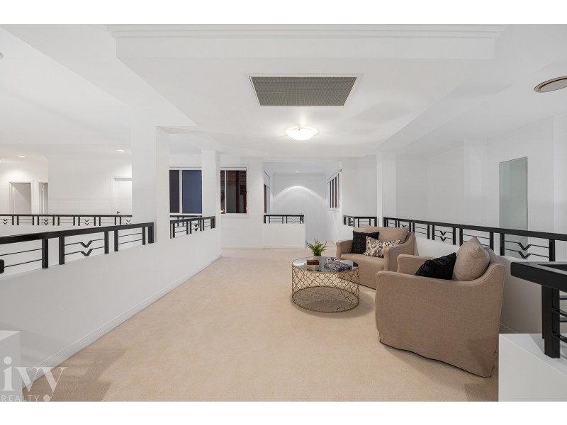 16 Brittanic Crescent, Sovereign Islands QLD 4216