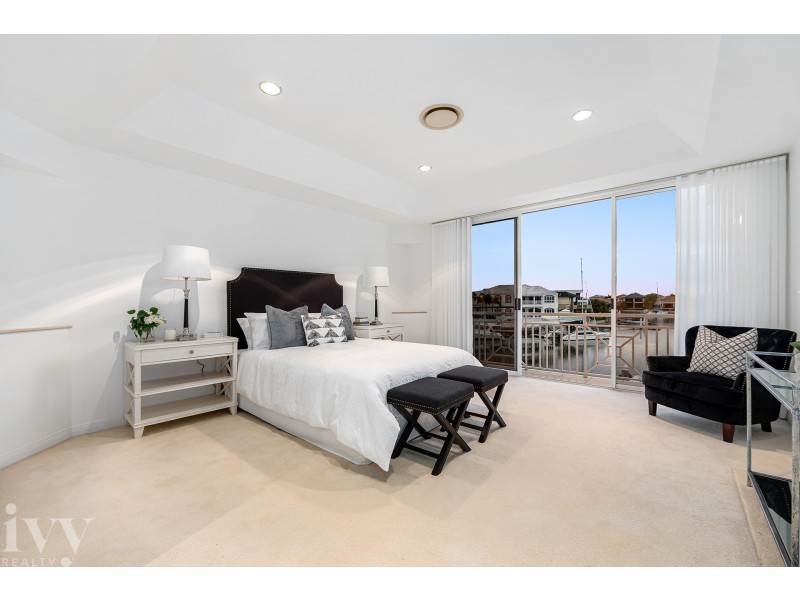 16 Brittanic Crescent, Sovereign Islands QLD 4216