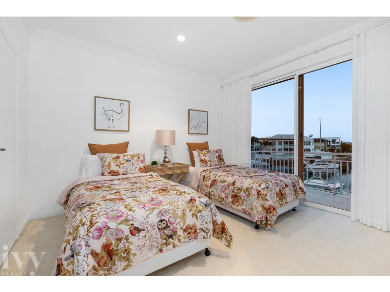 16 Brittanic Crescent, Sovereign Islands QLD 4216