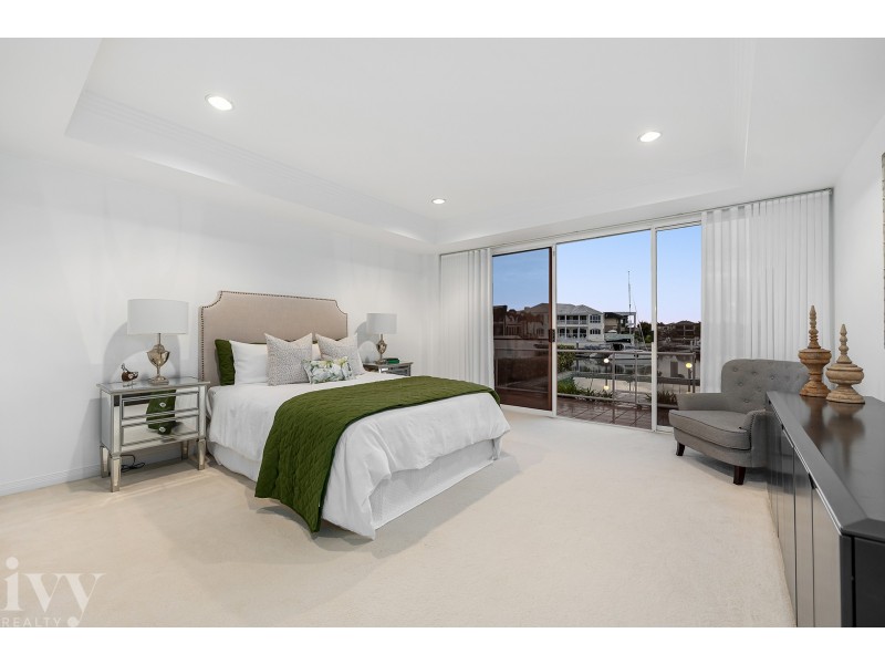 16 Brittanic Crescent, Sovereign Islands QLD 4216