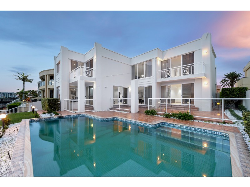 16 Brittanic Crescent, Sovereign Islands QLD 4216