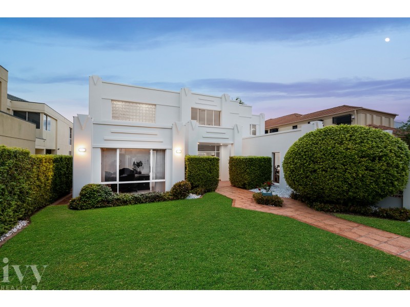 16 Brittanic Crescent, Sovereign Islands QLD 4216