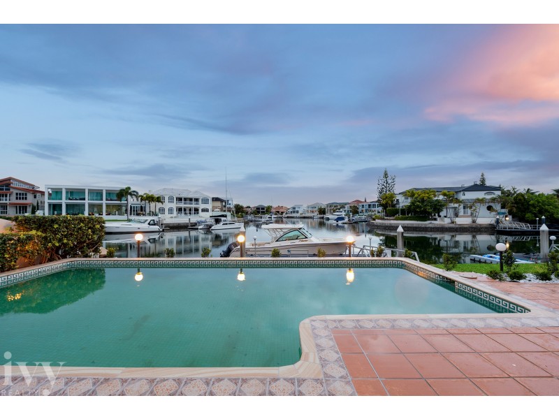 16 Brittanic Crescent, Sovereign Islands QLD 4216