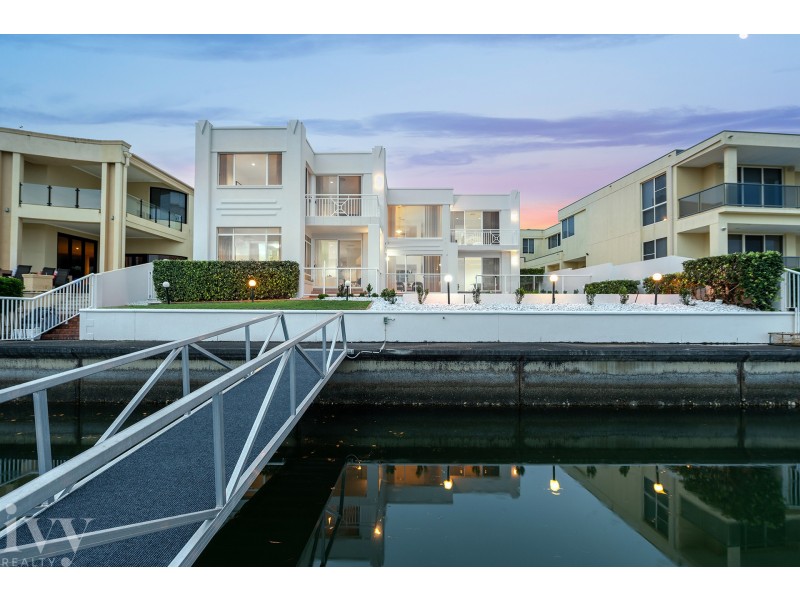 16 Brittanic Crescent, Sovereign Islands QLD 4216