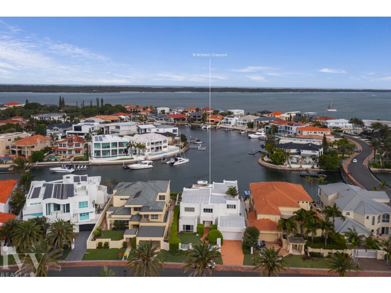16 Brittanic Crescent, Sovereign Islands QLD 4216