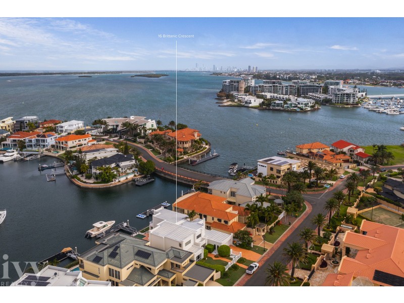 16 Brittanic Crescent, Sovereign Islands QLD 4216