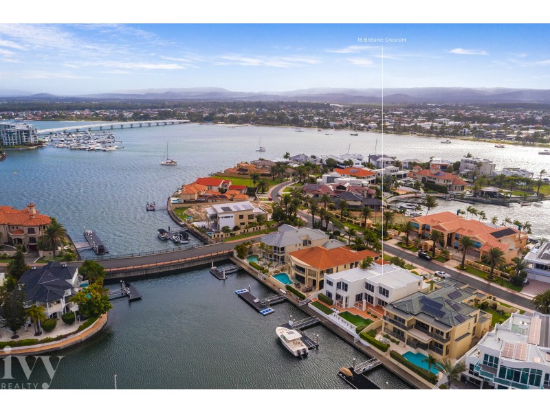 16 Brittanic Crescent, Sovereign Islands QLD 4216