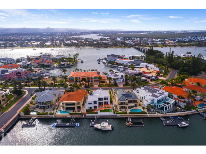 16 Brittanic Crescent, Sovereign Islands QLD 4216